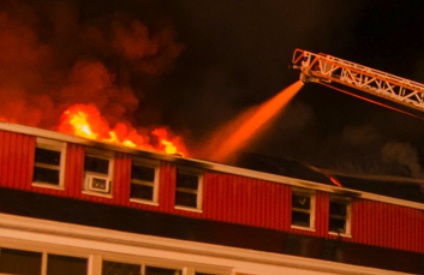 McMasterville L'école primaire La Farandole complètement ravagée par les flammes